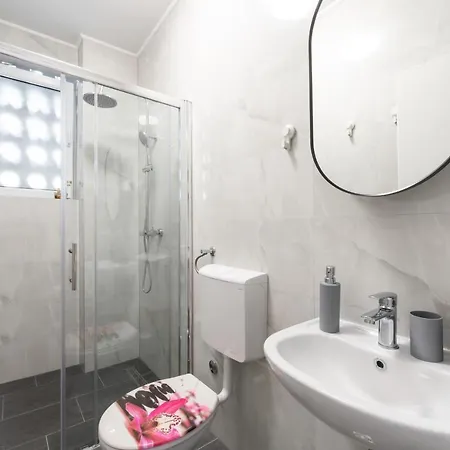 Pinegrove Apartment